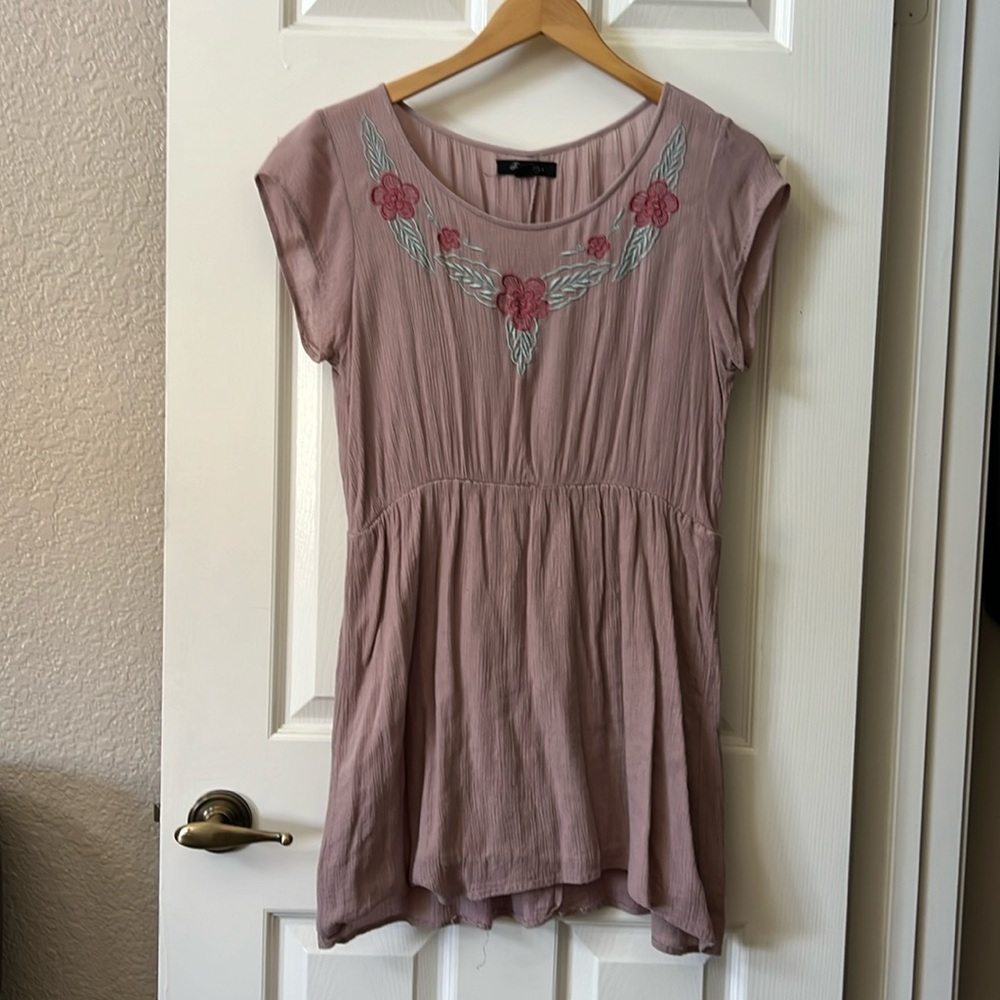 Forever 21 Light Purple Dress with Floral Embroidery, M